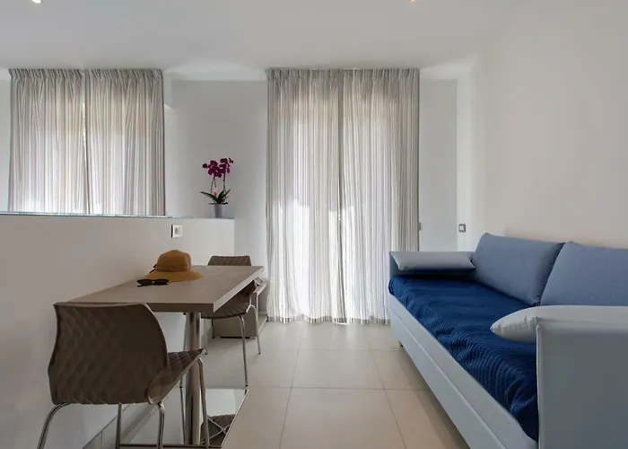 Πανσιόν Nella 3*